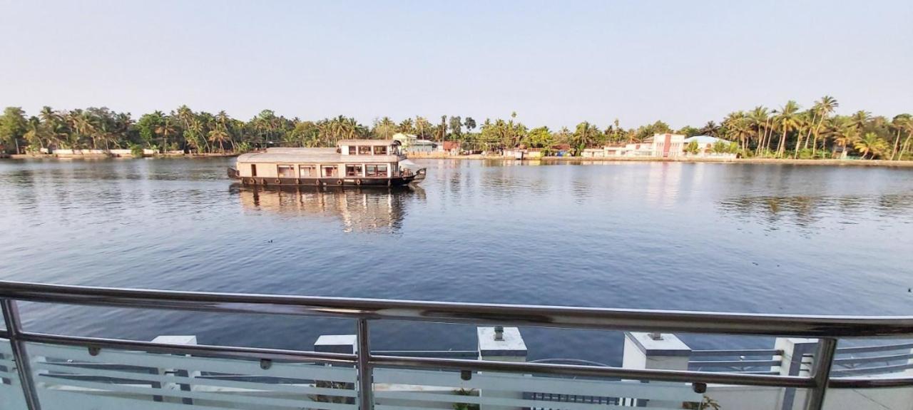 Captains Cabin Backwater Resort アーラップーザ県 エクステリア 写真
